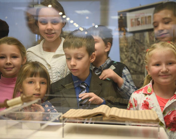 Children looking at INSPIRED exhibit artifact.