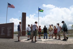 Students and veterans at memorial